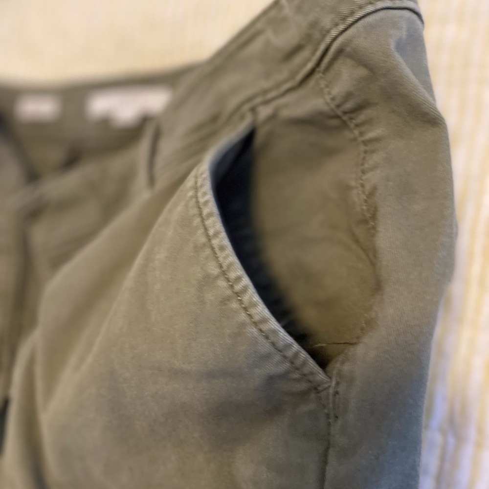 LOFT Olive Green Casual Shorts. SIZE 12, 2 pockets front, 2 stitched in back.EUC - Picture 9 of 14